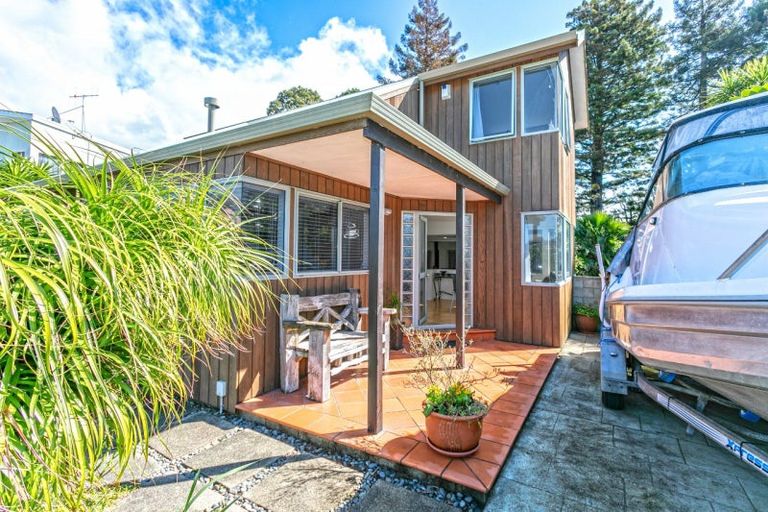 Photo of property in 119 Chevron Crescent, Whangamata, 3620