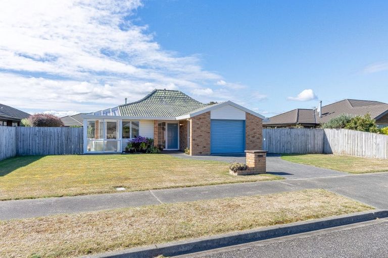 Photo of property in 18 Gandalf Crescent, Paraparaumu, 5032