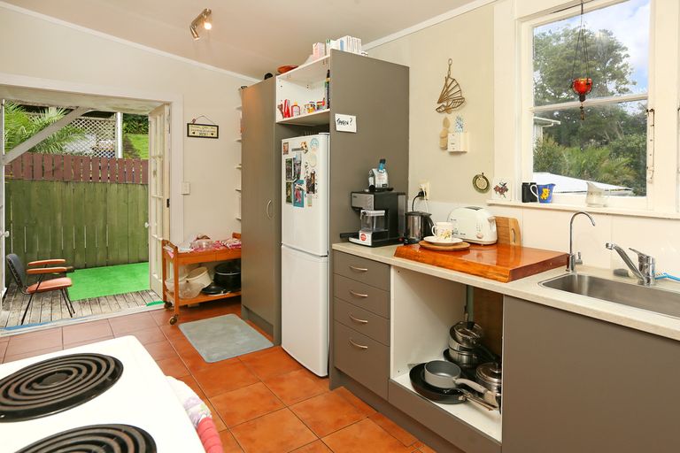 Photo of property in 38 Newington Road, Henderson, Auckland, 0612