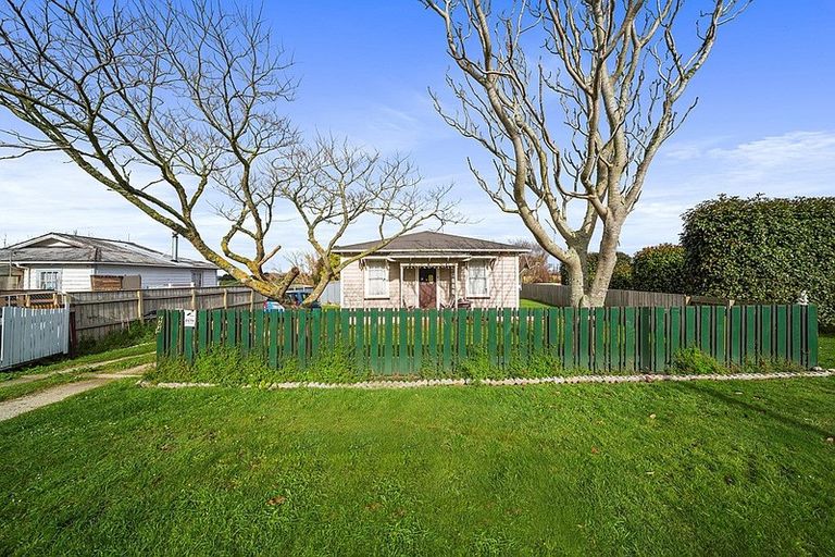 Photo of property in 604 Haowhenua Place, Hawera, 4674