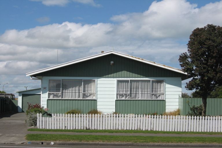 Photo of property in 23 Cross Street, Castlecliff, Whanganui, 4501