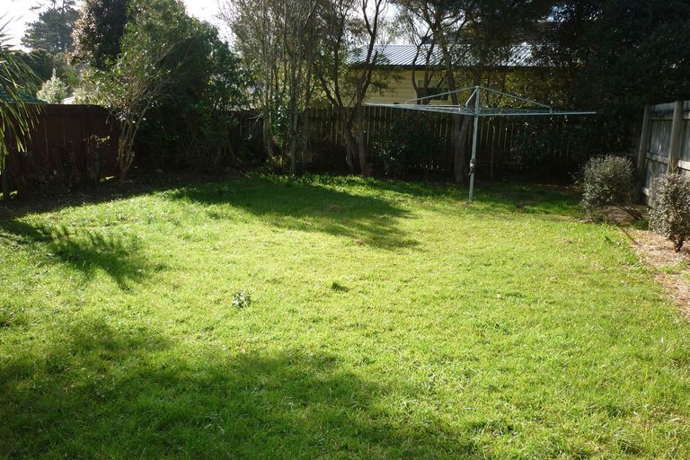 Photo of property in 8a Serjeant Street, Henderson, Auckland, 0612