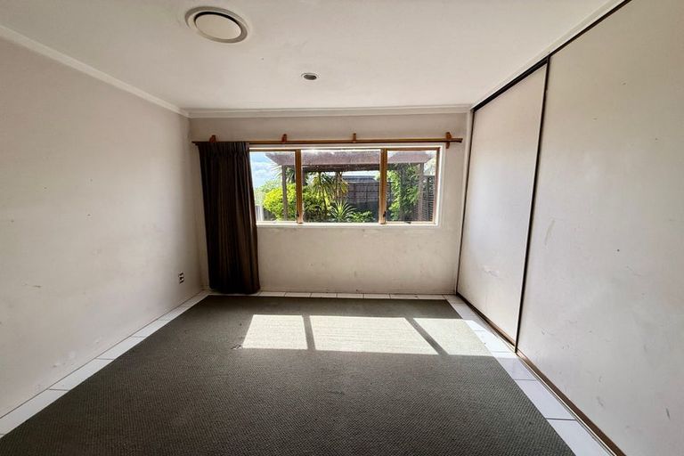 Photo of property in 112 Whangaparaoa Road, Red Beach, 0932