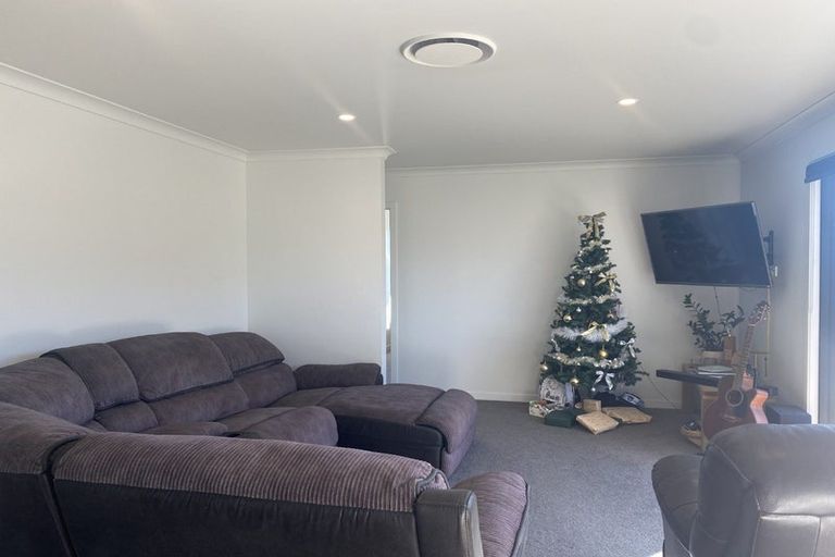 Photo of property in 21 Saint Michael Crescent, One Tree Point, 0118