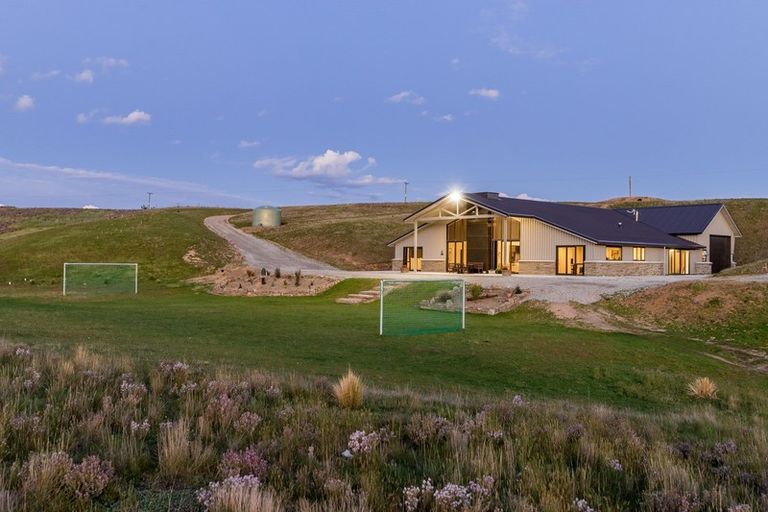 Photo of property in 211 Mcarthur Road, Springvale, Alexandra, 9391