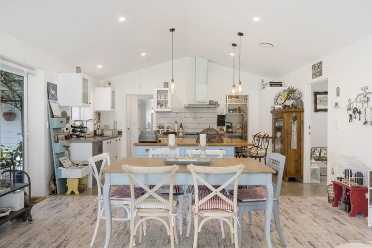 Photo of property in 2 Mercade Close, Stratford, 4332