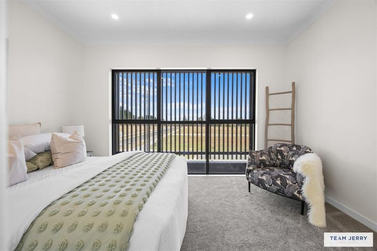 Photo of property in 37 Maungakaraka Road, Karaka, 2580