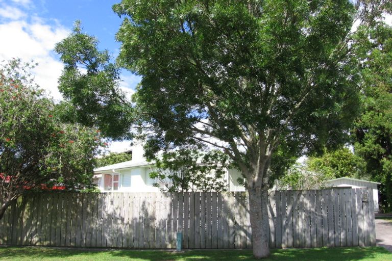 Photo of property in 18 Lynden Avenue, Hillcrest, Auckland, 0627