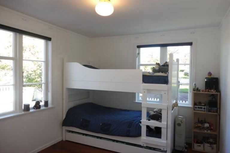 Photo of property in 40 Belle Vue Avenue, Northcote Point, Auckland, 0627