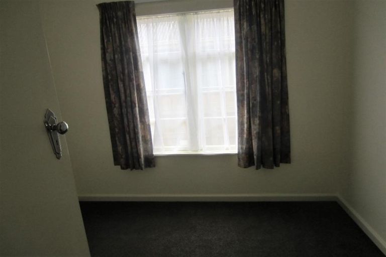 Photo of property in 8 Cambridge Street, Tawa, Wellington, 5028