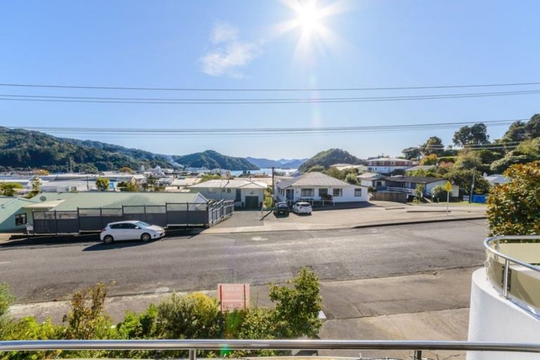 Photo of property in 20 Broadway, Picton, 7220
