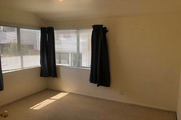 Photo of property in 2/71 Sunnynook Road, Forrest Hill, Auckland, 0620