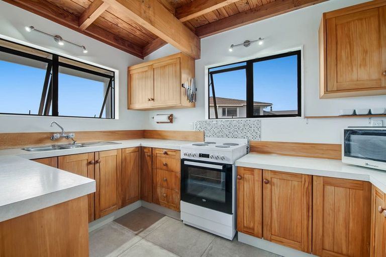 Photo of property in 18 Kotuku Place, Snells Beach, 0920