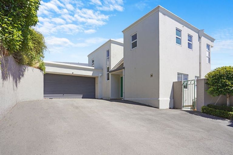 Photo of property in 2/5a Madeley Road, Mount Pleasant, Christchurch, 8081