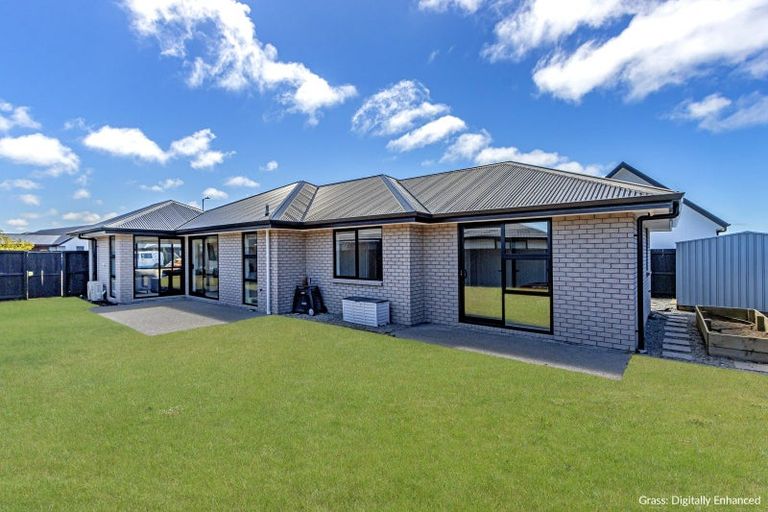 Photo of property in 32 Evelyn Crescent, Marshland, Christchurch, 8083