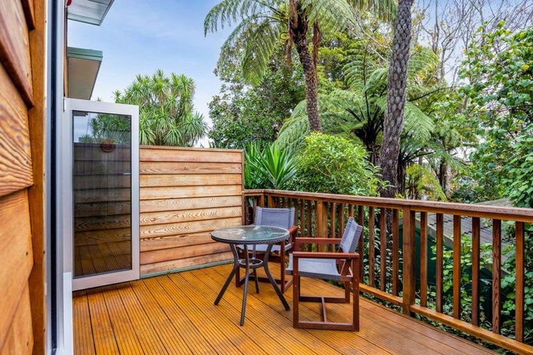 Photo of property in 12 Leatham Avenue, Strandon, New Plymouth, 4312