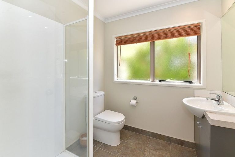 Photo of property in 5 Seamount Drive, Red Beach, 0932