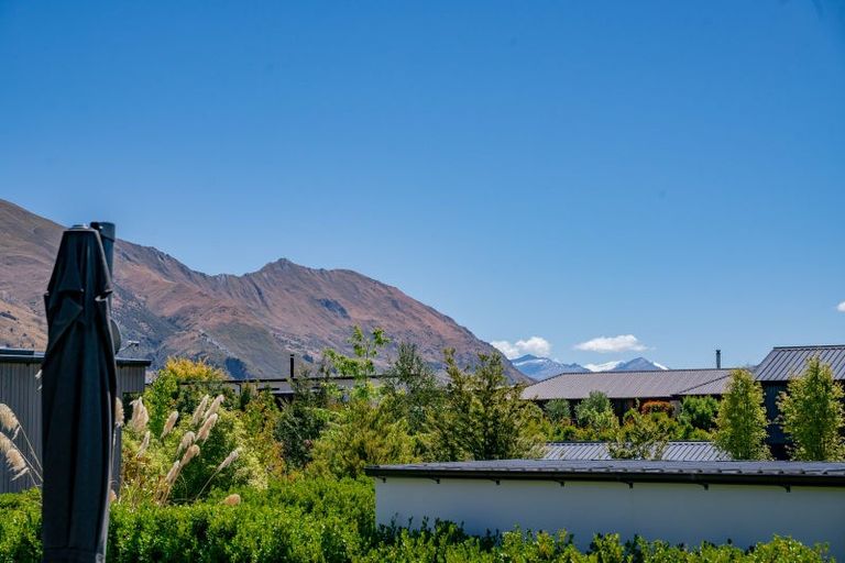Photo of property in 28 Stackbrae Avenue, Wanaka, 9305