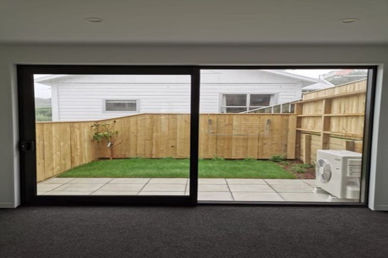 Photo of property in 12/20 Trent Street, Island Bay, Wellington, 6023