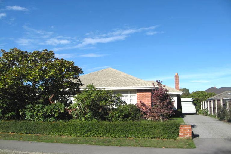 Photo of property in 5 Verran Place, Fendalton, Christchurch, 8052