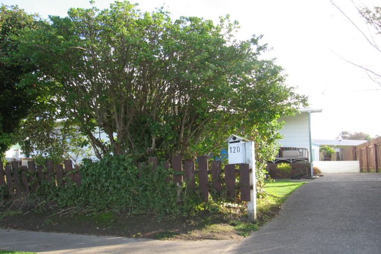 Photo of property in 120 Lethbridge Street, Feilding, 4702