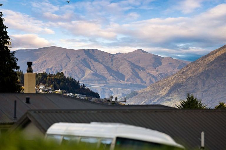Photo of property in 4a Avalon Crescent, Fernhill, Queenstown, 9300