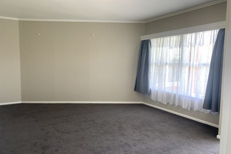 Photo of property in 2/27 Holland Road, Hillcrest, Auckland, 0627