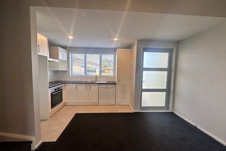 Photo of property in 15/11 Ray Small Drive, Papakura, 2110