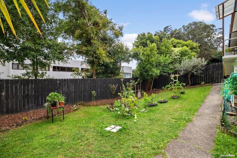 Photo of property in 1/19 Kathleen Street, Totara Vale, Auckland, 0627