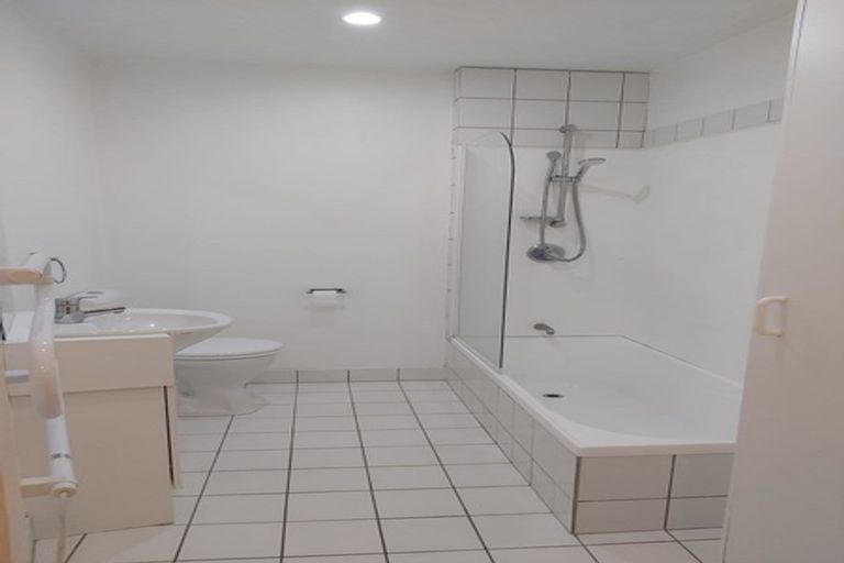 Photo of property in Terrace Garden Apartments, 10e/120 The Terrace, Wellington Central, Wellington, 6011