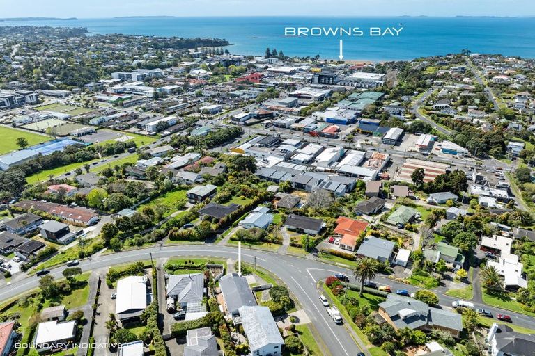 Photo of property in 1/9 Nigel Road, Browns Bay, Auckland, 0630
