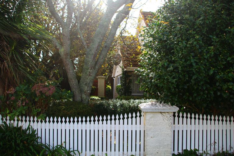 Photo of property in 55 Branch Road, Highlands Park, New Plymouth, 4312