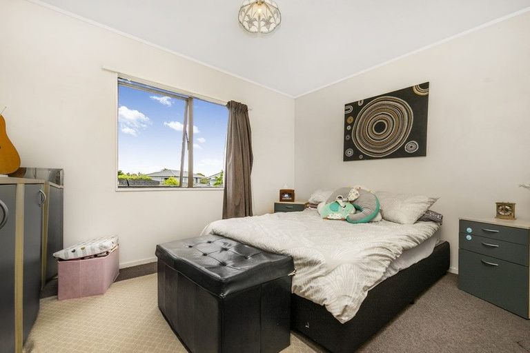 Photo of property in 1/12 De Bloge Place, Clendon Park, Auckland, 2103