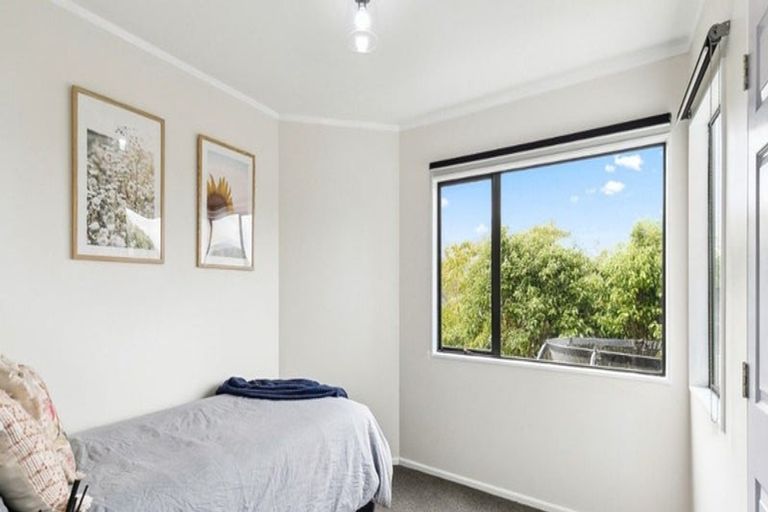 Photo of property in 13 Chastudon Place, Tawa, Wellington, 5028