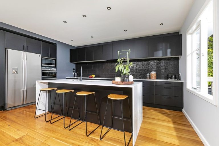 Photo of property in 1 Hanlon Crescent, Narrow Neck, Auckland, 0624