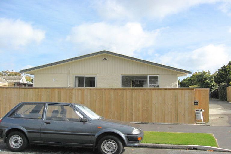 Photo of property in 1/28 Guinness Crescent, Ilam, Christchurch, 8041