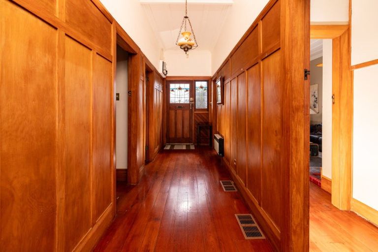 Photo of property in 44 Mills Road, Brooklyn, Wellington, 6021