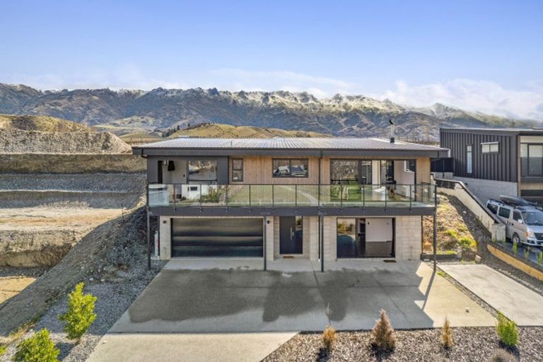 Photo of property in 57 Stratford Drive, Mount Pisa, Cromwell, 9383