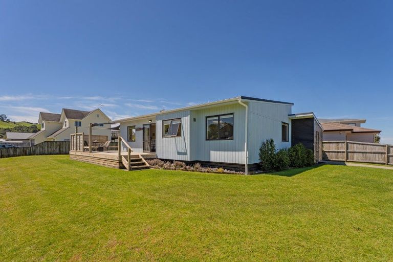 Photo of property in 15 Marlin Street, Whitianga, 3510