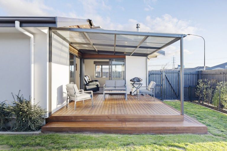 Photo of property in 32 Atlantic Drive, Fitzherbert, Palmerston North, 4410