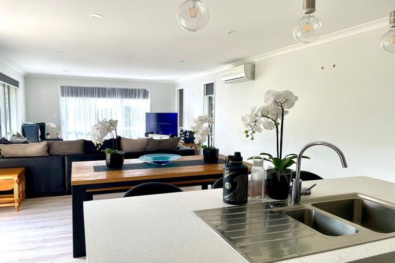 Photo of property in 22 Lakeside Terrace, Omokoroa, 3114