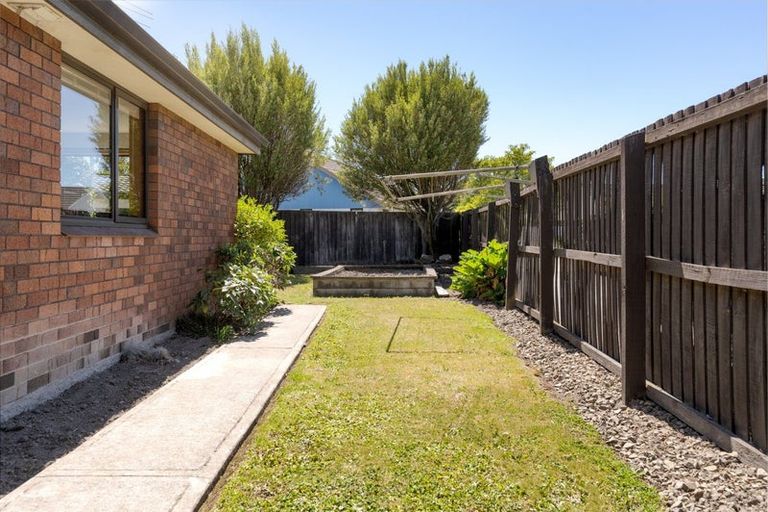 Photo of property in 75 Apsley Drive, Avonhead, Christchurch, 8042