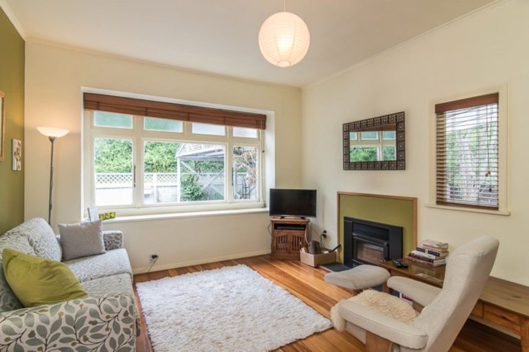 Photo of property in 28 Wellington Road, Paekakariki, 5034