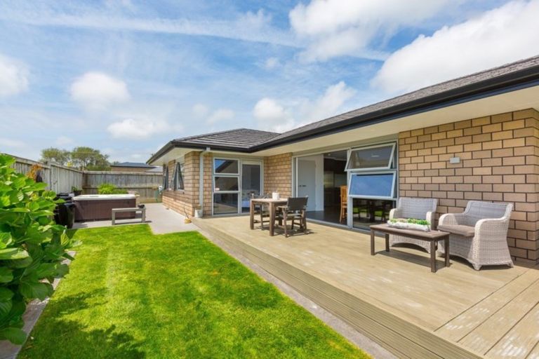 Photo of property in 11 Settlers Close, Whalers Gate, New Plymouth, 4310