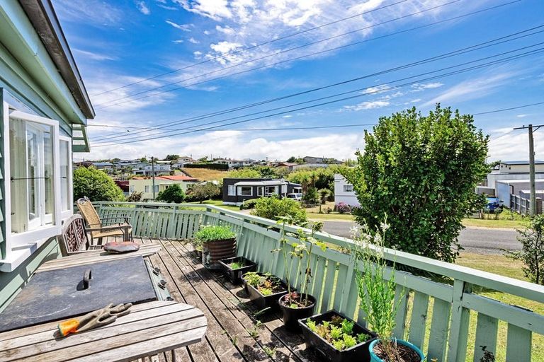 Photo of property in 3 Morton Street, Tuatapere, 9620