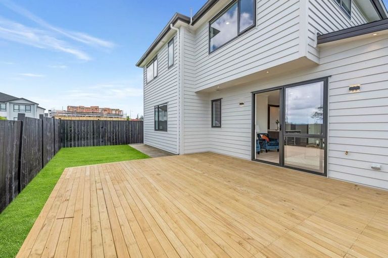 Photo of property in 48 Emerald Avenue, Rosehill, Papakura, 2113