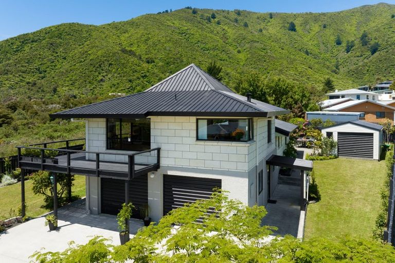 Photo of property in 108 Moana View Road, Waikawa, Picton, 7220