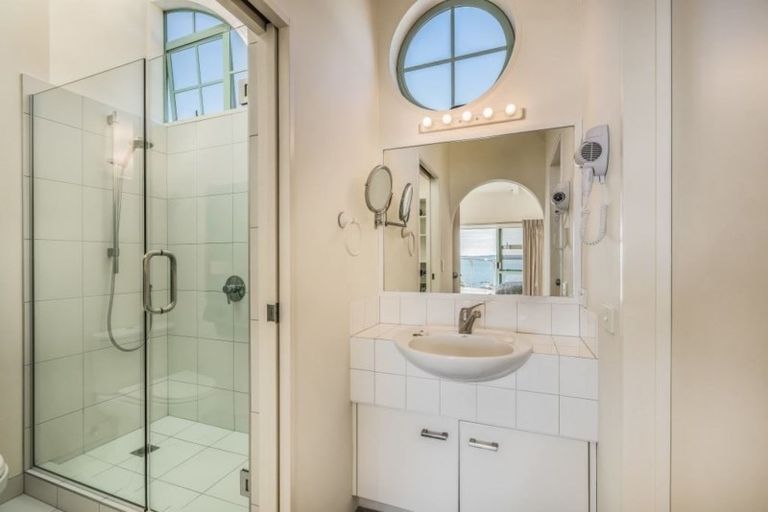 Photo of property in 1/53 Churchill Road, Murrays Bay, Auckland, 0630