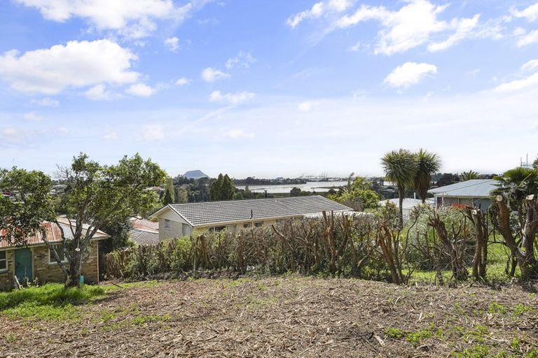 Photo of property in 84 Sutherland Road, Brookfield, Tauranga, 3110