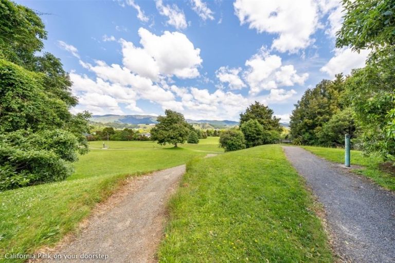 Photo of property in 30 Larchmont Grove, Totara Park, Upper Hutt, 5018